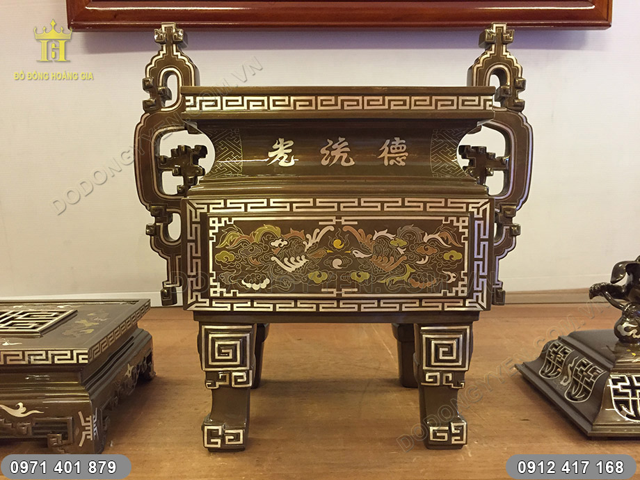 đỉnh vuông khảm ngũ sắc